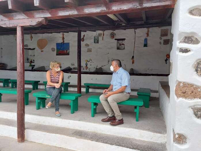 Los concejales Auri Saavedra y Álvaro Monzón, durante la reunión (Foto TA)